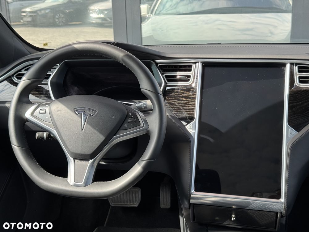 Tesla Model S - 18