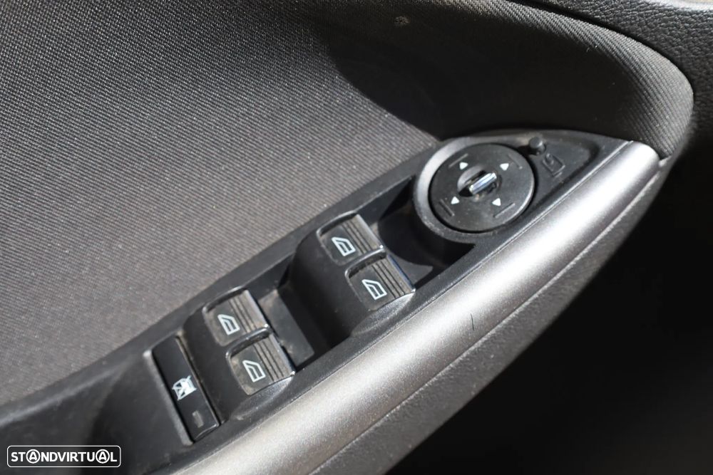 Ford Focus 1.0 EcoBoost S&S Champions Edition - 5