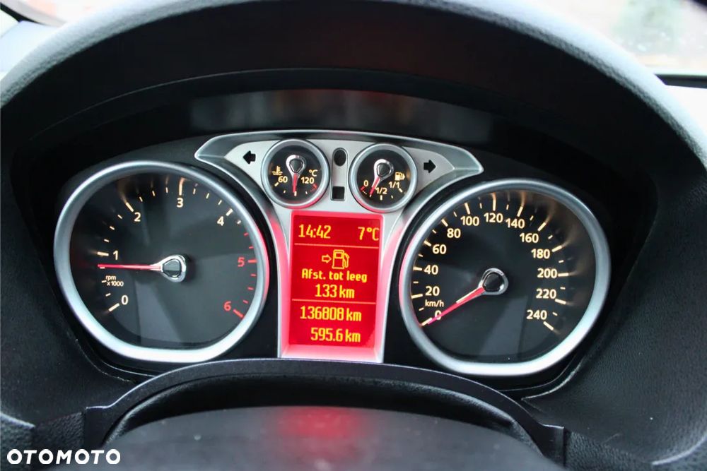 Ford Kuga 2.0 TDCi 2x4 Titanium - 20