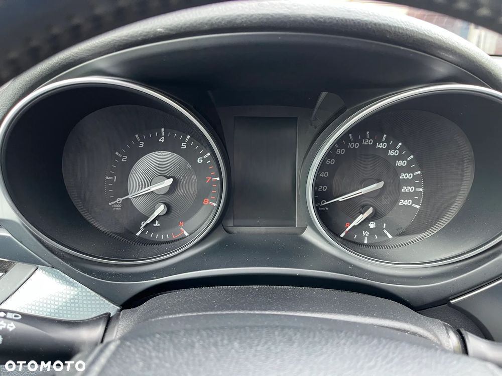 Toyota Avensis 1.8 Premium - 12