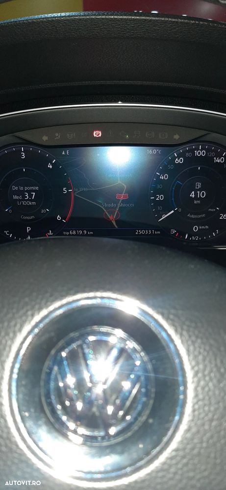 Volkswagen Passat - 32