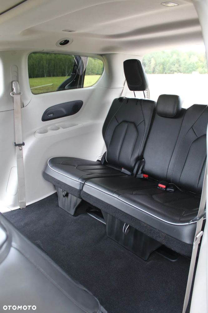 Chrysler Pacifica - 30