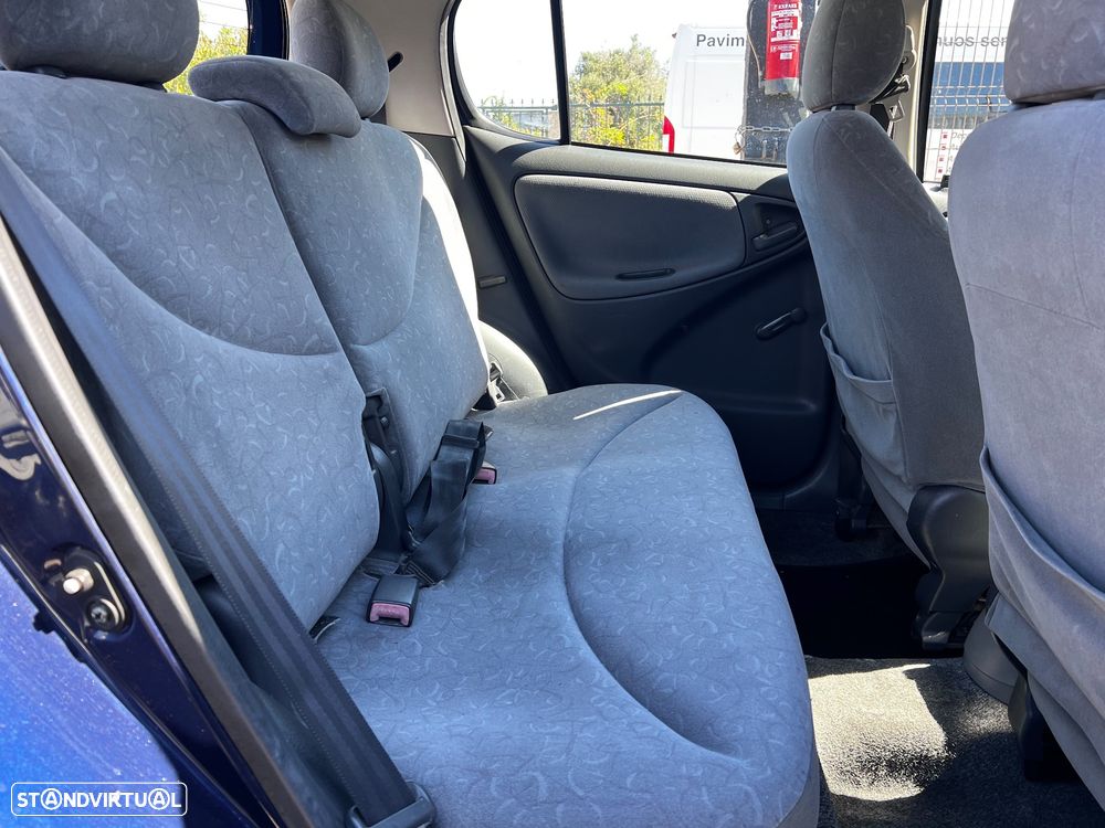 Toyota Yaris 1.0 Base C/Radio - 13