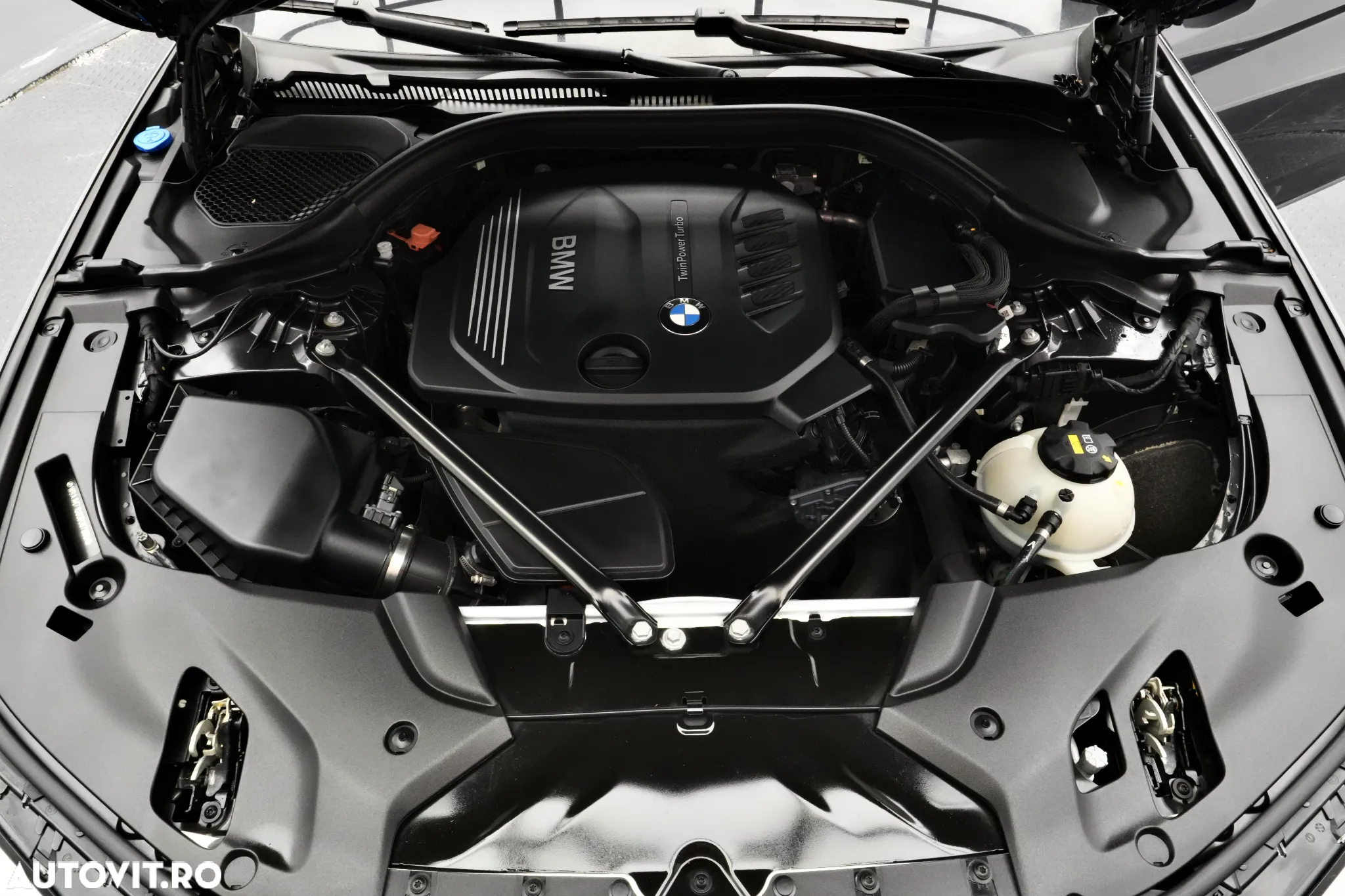 BMW Seria 5 520d - 29