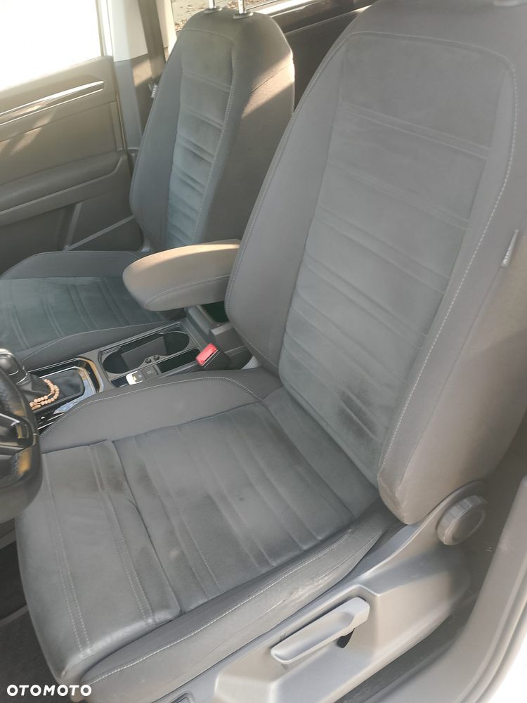 Volkswagen Touran - 24