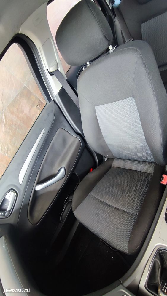 Ford Mondeo SW 1.8 TDCi Trend - 12