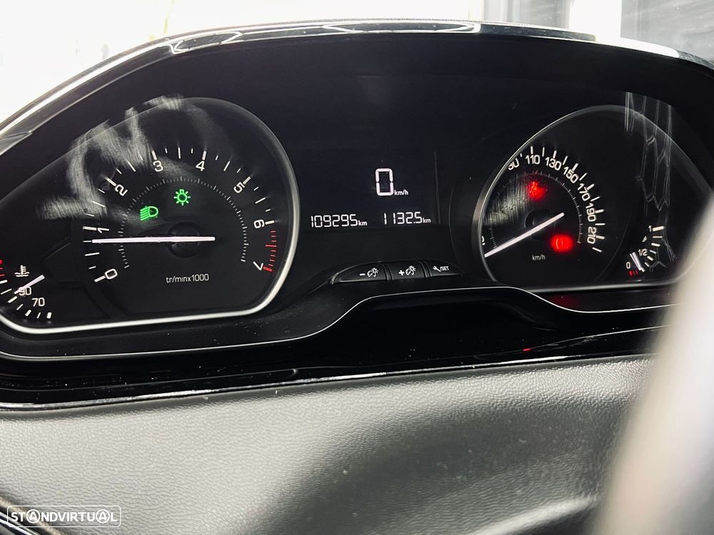 Peugeot 208 1.2 VTi SE Style - 13