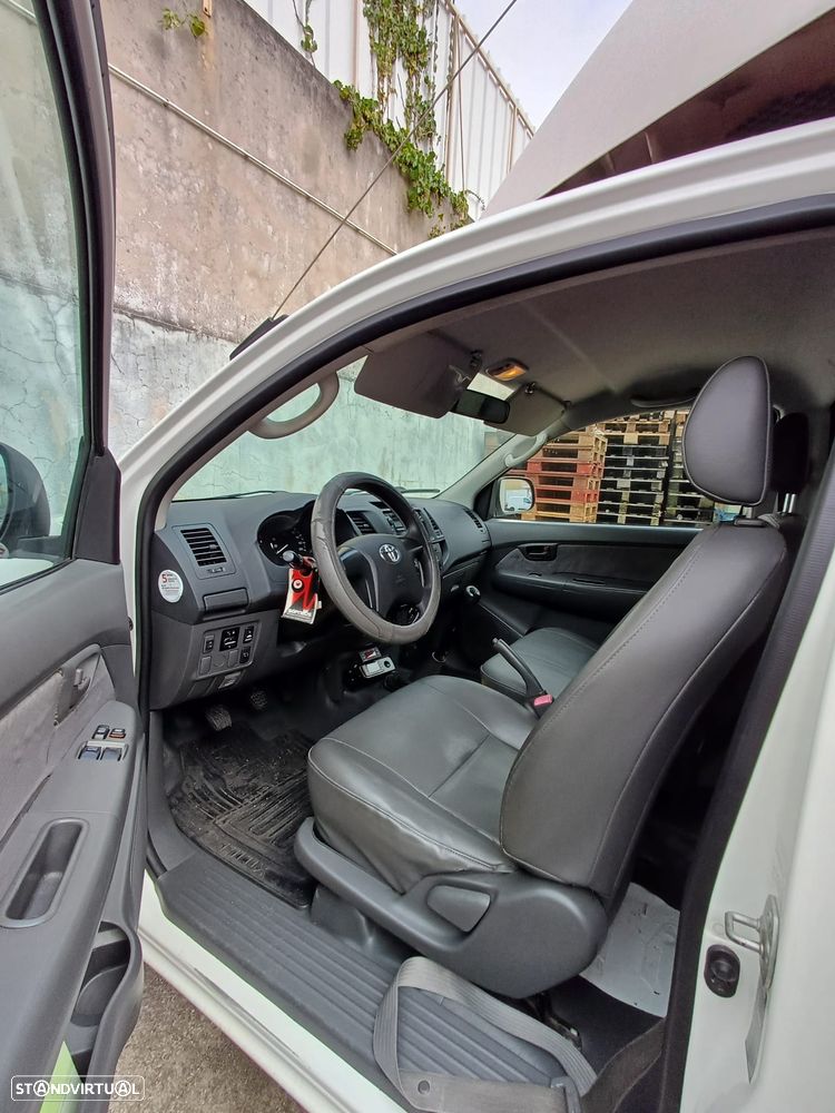 Toyota Hilux - 6