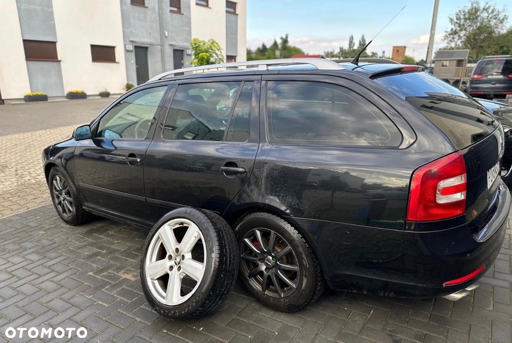 Skoda Octavia Combi 2.0 TDI DPF RS - 5
