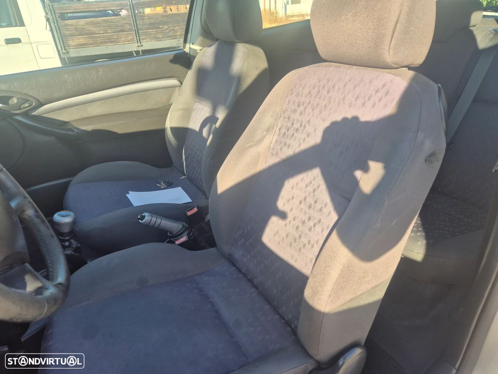 Ford Focus 1.8 TDdi Trend - 14