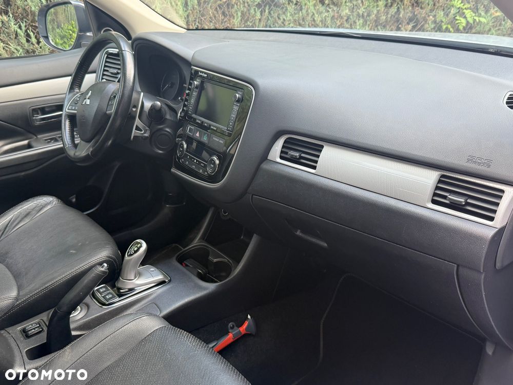Mitsubishi Outlander 2.0 4WD Top - 28