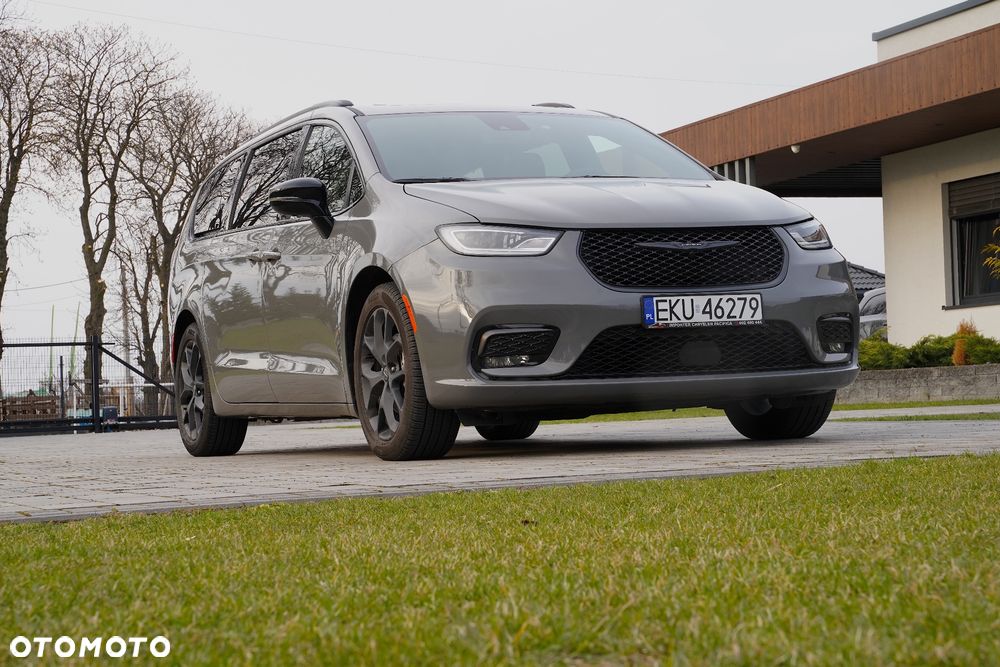 Chrysler Pacifica - 1