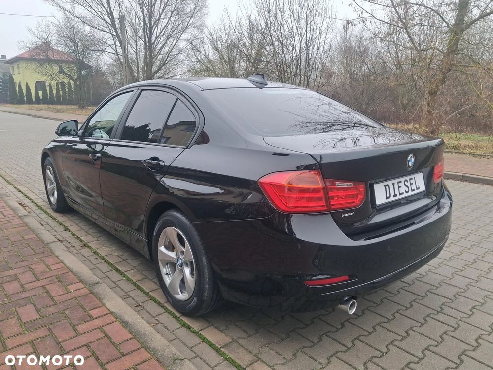 BMW Seria 3 318d Sport Line - 11