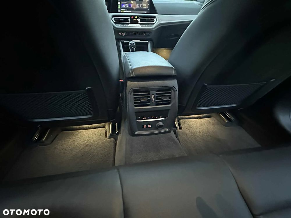 BMW Seria 3 330i Touring Sport Line - 17