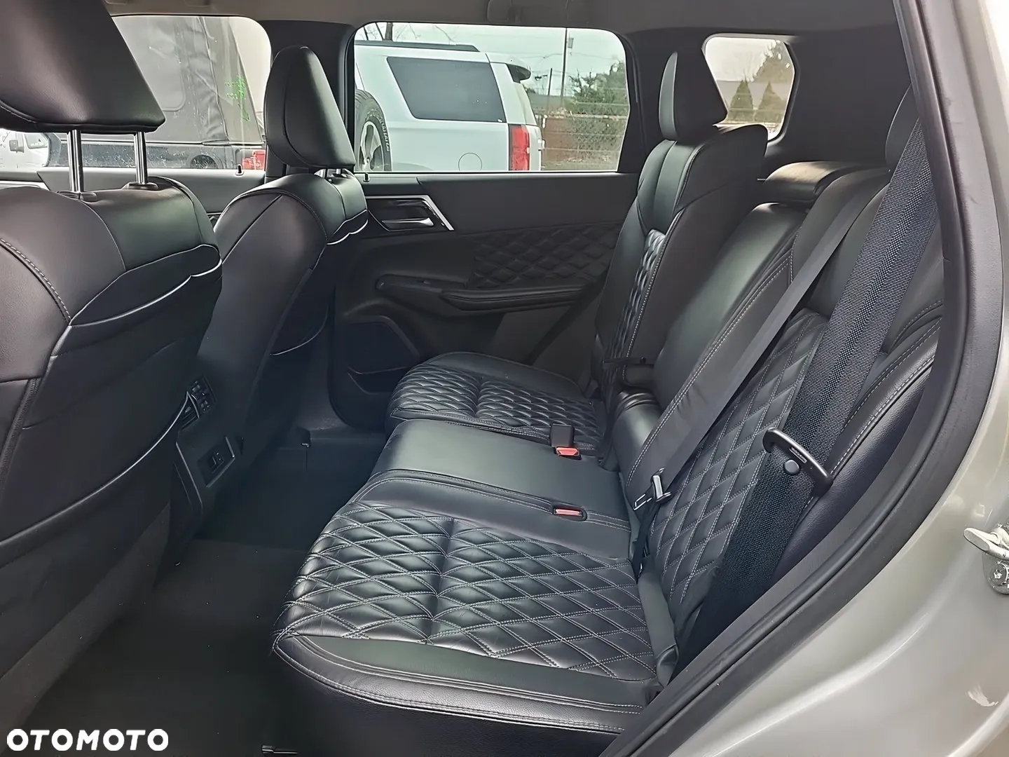 Mitsubishi Outlander - 9