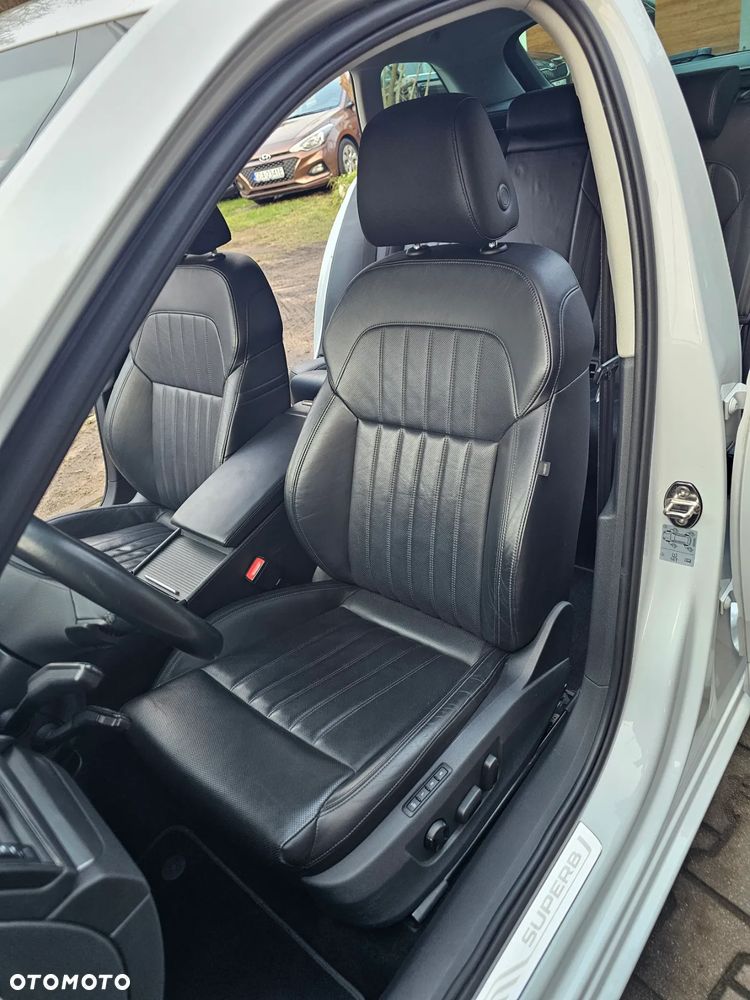 Skoda Superb 2.0 TDI DSG Premium Edition - 16