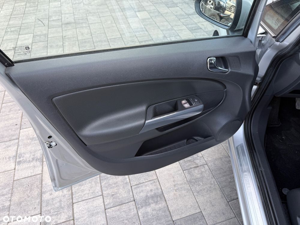 Opel Corsa 1.4 16V Cosmo - 9