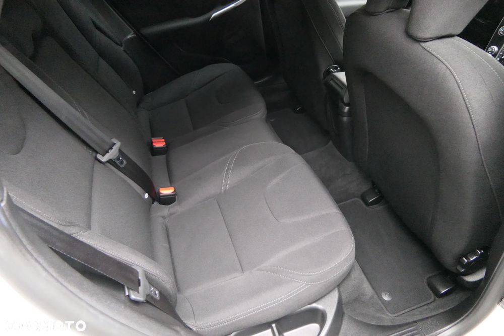 Volvo V40 T2 Drive-E Momentum - 25