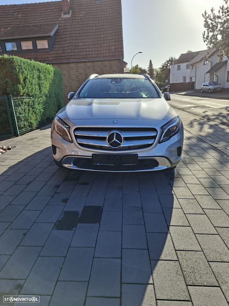 Mercedes-Benz GLA 220 d 4Matic 7G-DCT Urban - 2