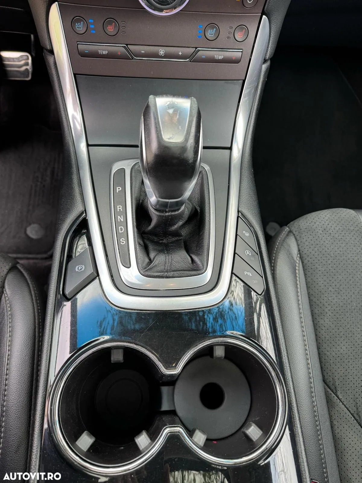 Ford Edge 2.0 TDCi Powershift Titanium - 26
