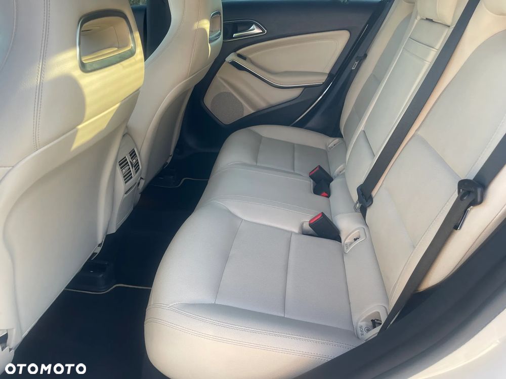 Mercedes-Benz CLA 250 7G-DCT Peak Edition - 19