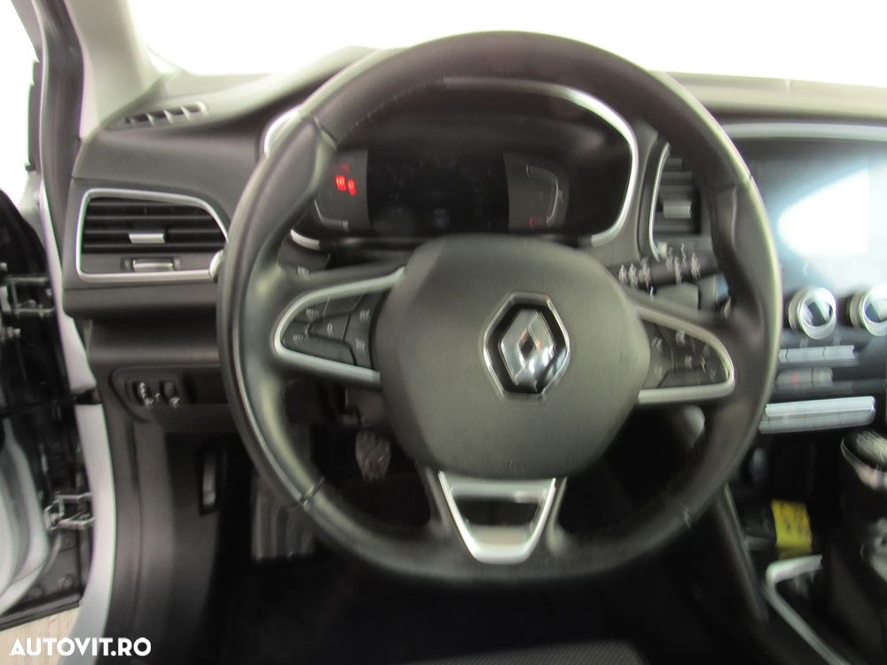 Renault Megane TCe 140 GPF BUSINESS EDITION - 18