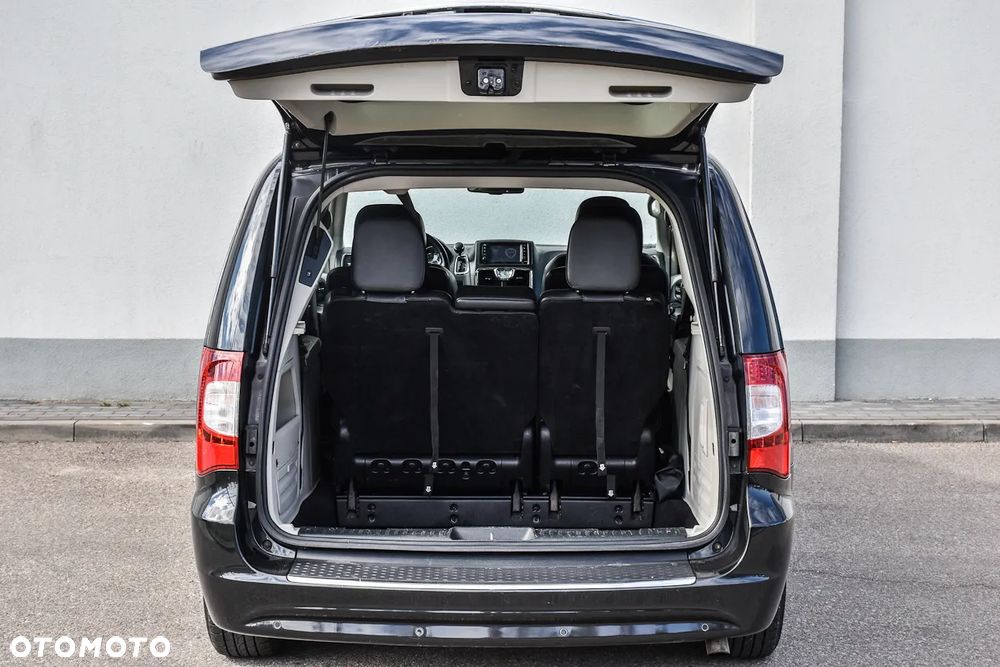 Lancia Voyager 2.8CRD Platinum - 39