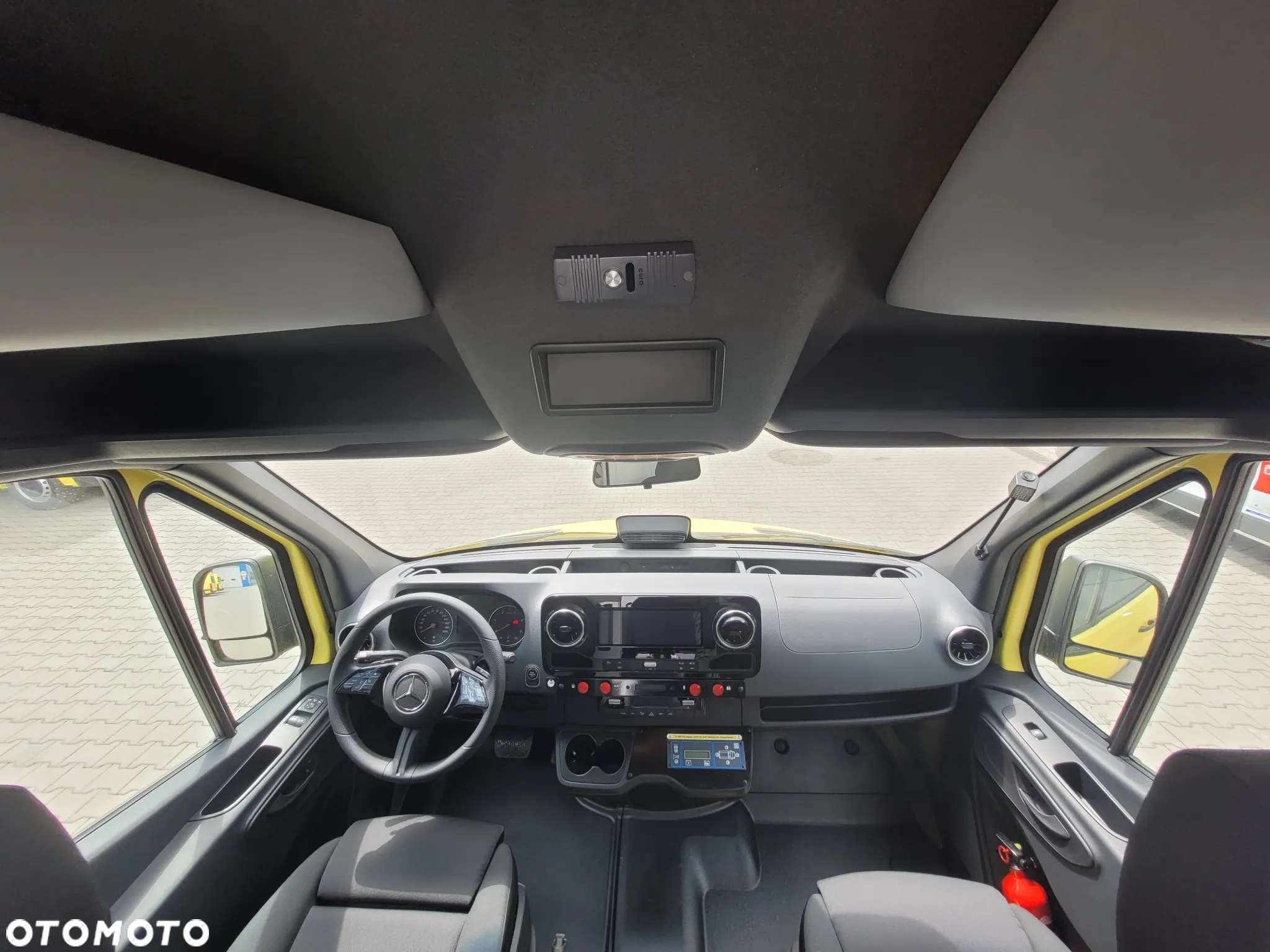 Mercedes-Benz Sprinter - 13
