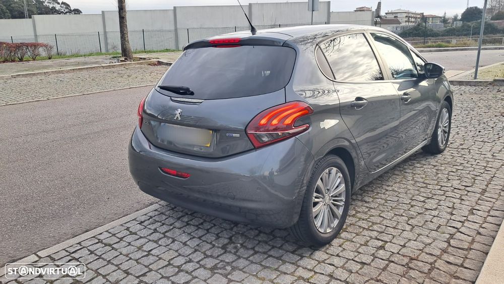 Peugeot 208 1.2 PureTech Style - 6