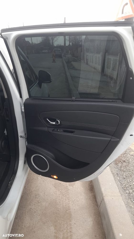 Renault Grand Scenic - 16