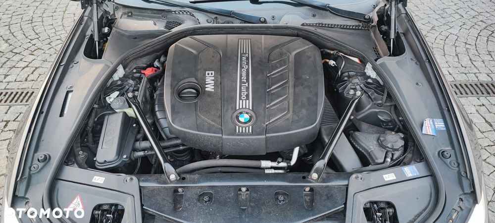 BMW Seria 5 525d xDrive - 32
