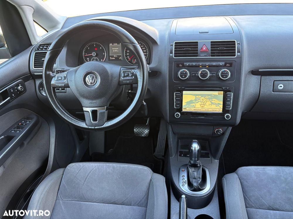Volkswagen Touran 2.0 TDI DPF BlueMotion Technology DSG Highline - 14