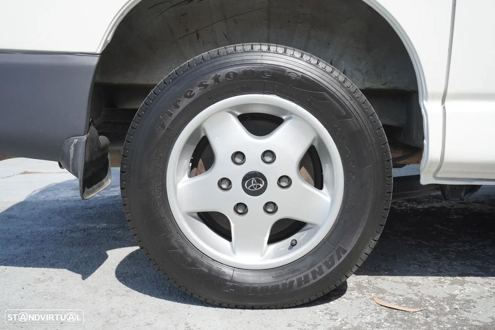 Toyota HiAce 2.5 D-4D Service 2.8T - 17