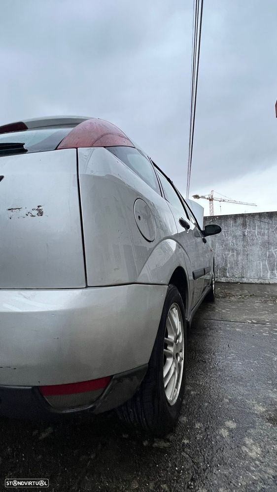 Ford Focus DI Ghia - 8