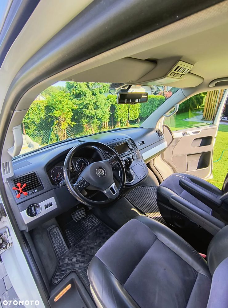 Volkswagen Multivan - 12