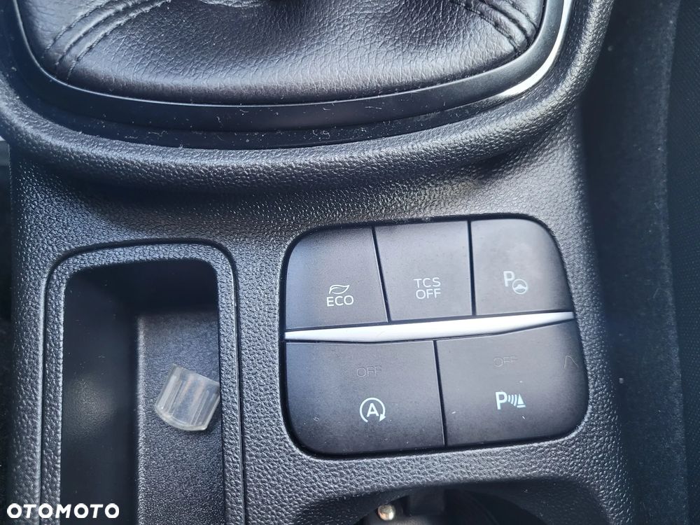 Ford Fiesta 1.1 S&S TITANIUM - 32