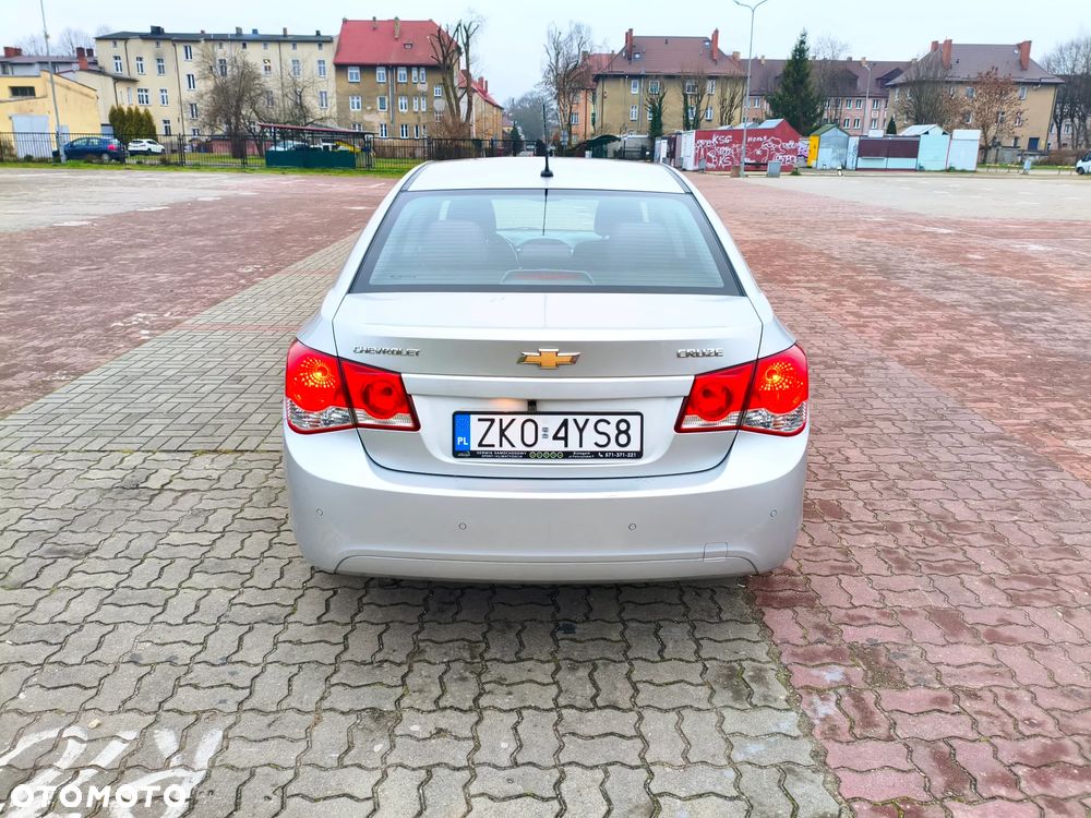 Chevrolet Cruze 1.8 LS+ - 10