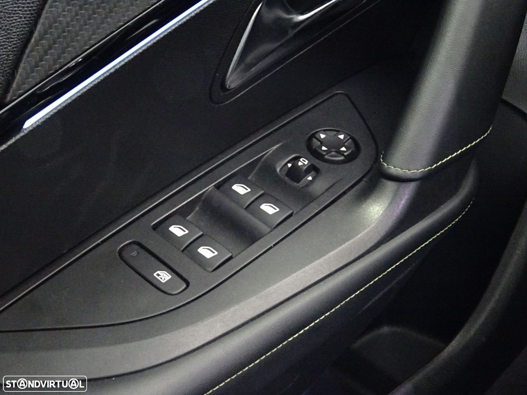 Peugeot 2008 1.2 PureTech GT - 13