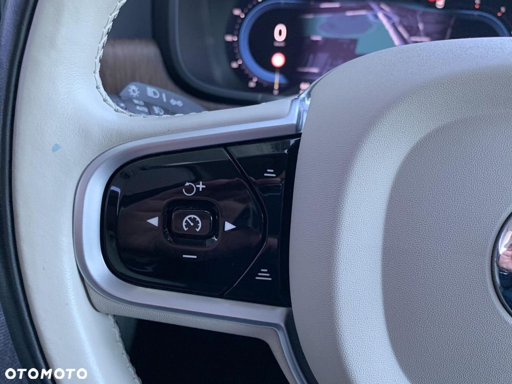 Volvo V90 Cross Country - 36