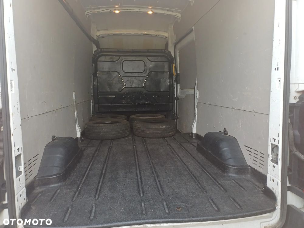 Ford Transit - 13