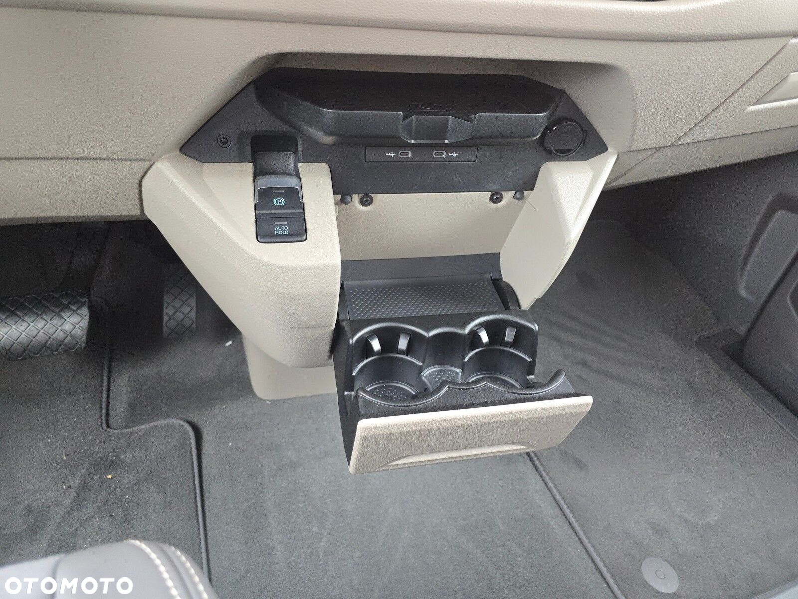 Volkswagen california Nowa California Beach silnik: 2,0 l TDI SCR 150 KM / skrzynia biegów: 7-biegowa DSG rozstaw osi: 3124 mm - 18