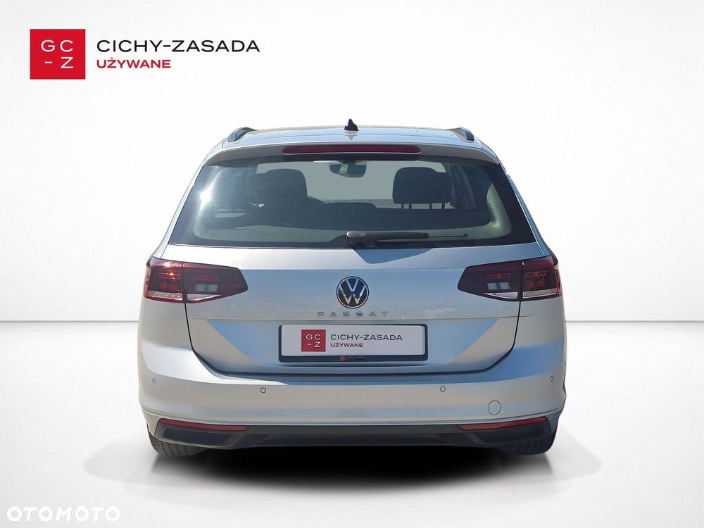 Volkswagen Passat - 4