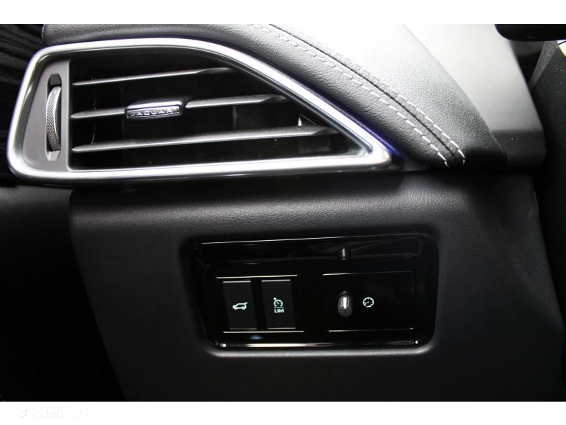 Jaguar F-Pace 2.0 i4D AWD R-Sport - 17