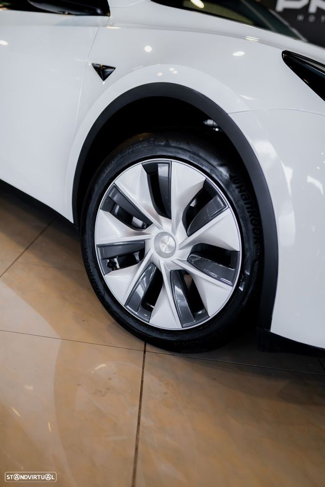 Tesla Model Y Standard RWD - 9
