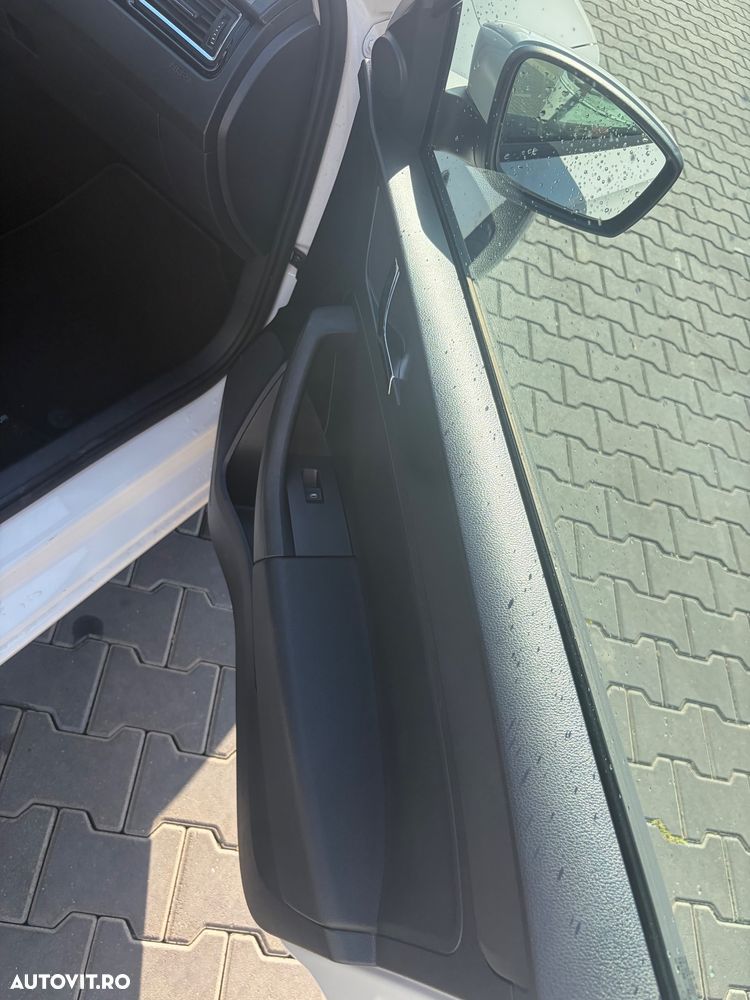 Skoda RAPID 1.2 TSI Style - 37