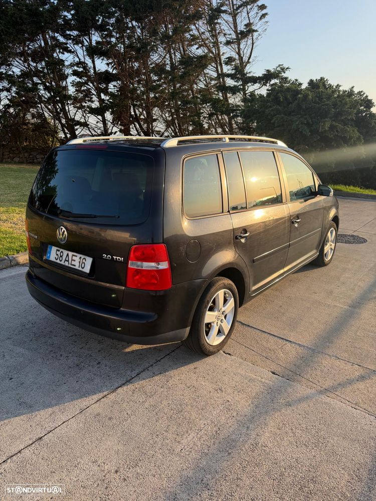 VW Touran 2.0 TDI Highline 7L - 16