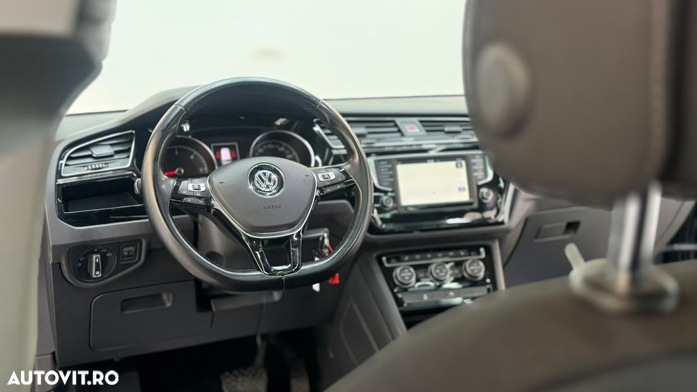 Volkswagen Touran - 23