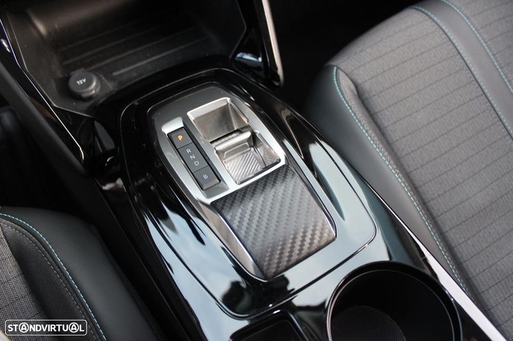 Peugeot e-2008 Allure - 29