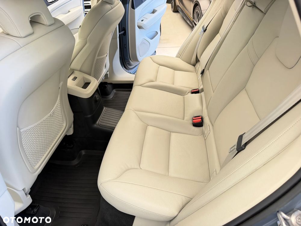 Volvo XC 60 T8 AWD Recharge Plus Black Edition - 9