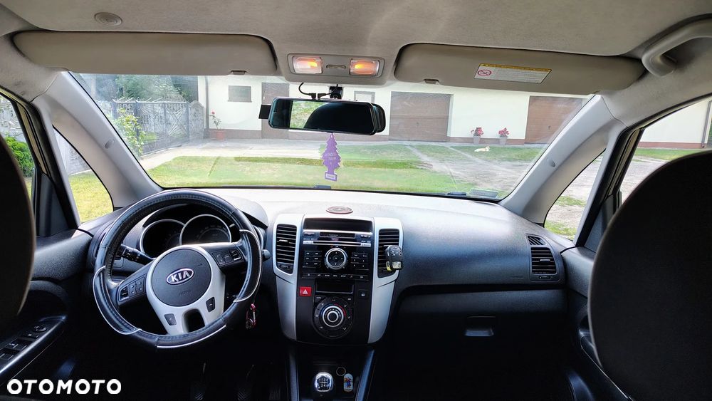 Kia Venga - 12